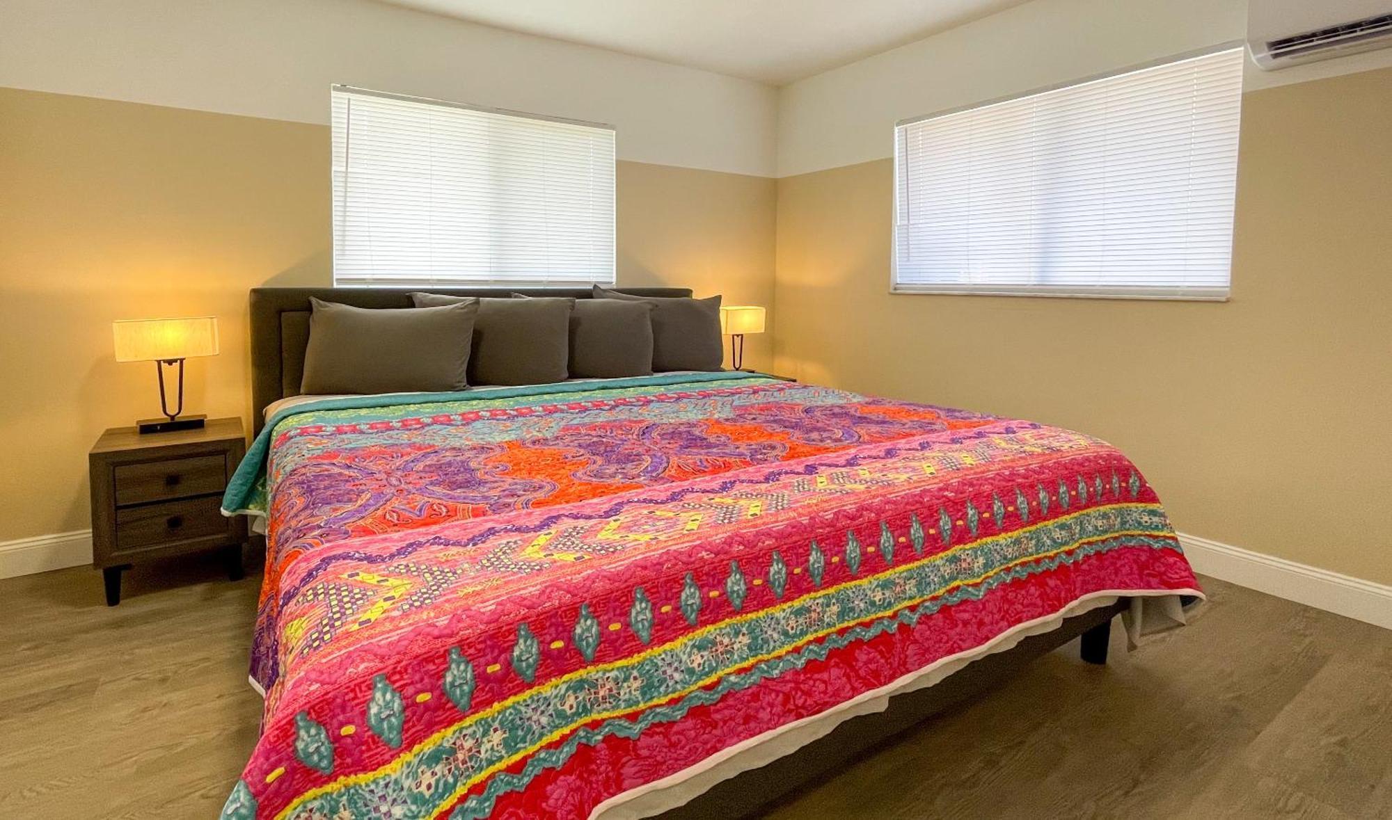 Lazy Cuckoo Inn - Sleek And Stylish Studio Apartments ฟอร์ตมายเยอร์สบีช ภายนอก รูปภาพ